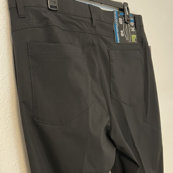 NWT Roundtree & York Performance Tech Flat Front pants. Men’s size 36x32. - Picture 4 of 8